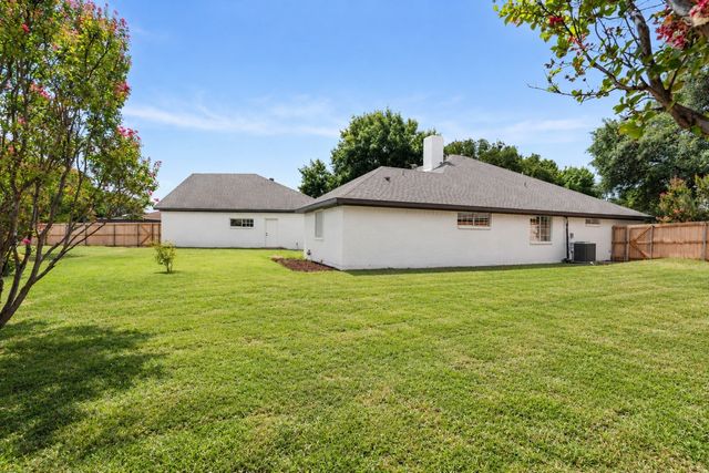 3306 Blue Bell Place, Richardson, TX 75082