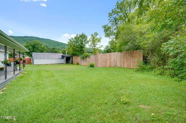 121 Bill Lewis Road, Elizabethton, TN 37643