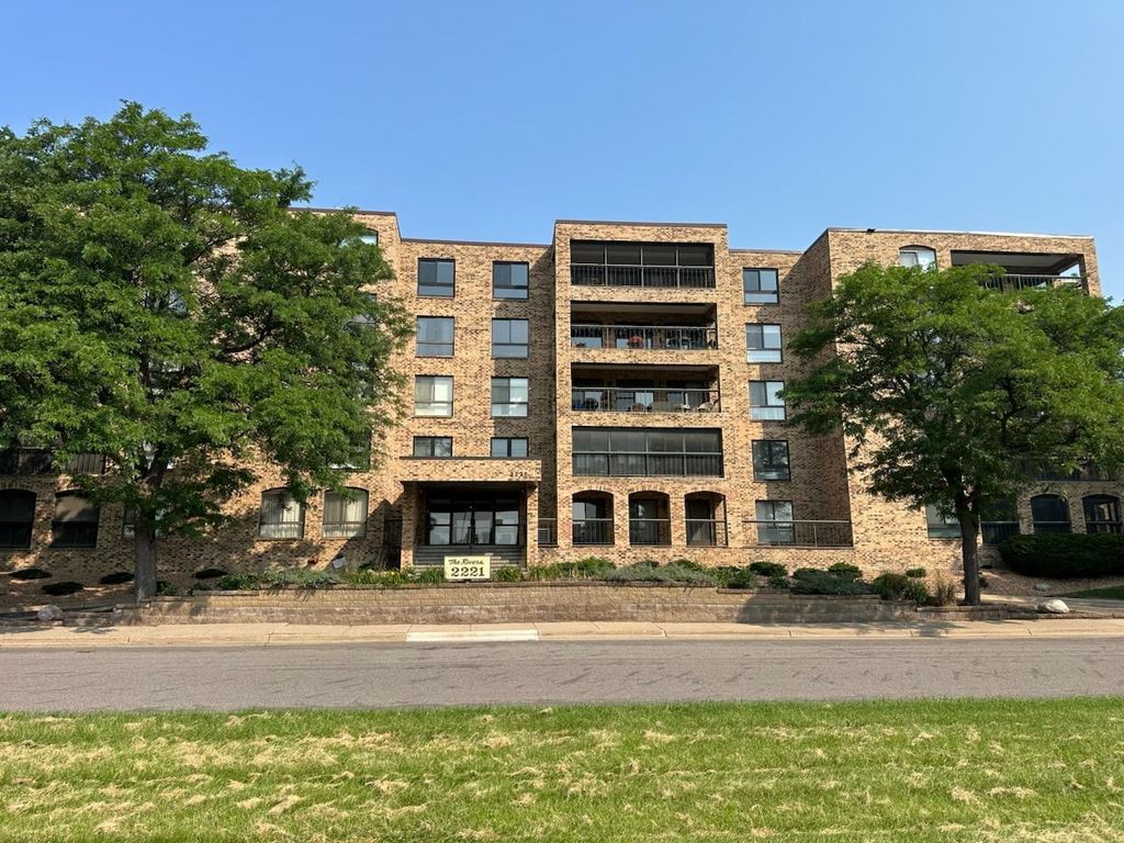 2221 Youngman Avenue 503, Saint Paul, MN 55116