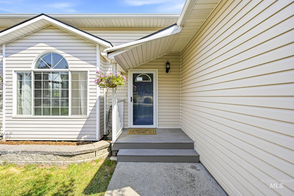 1350 Franklin Road, Moscow, ID 83843 photo 2