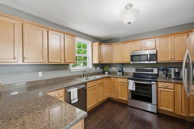 5636 Meadowcrest Ln, Nashville, TN 37209