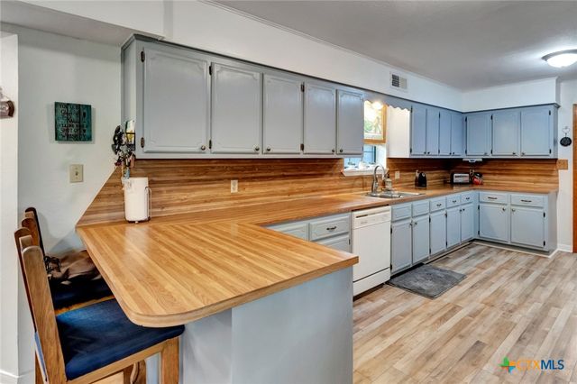 3662 N Fm 444, Inez, TX 77968