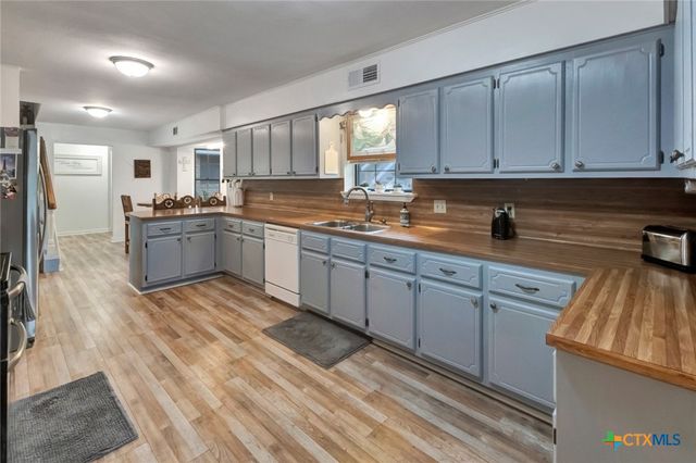 3662 N Fm 444, Inez, TX 77968