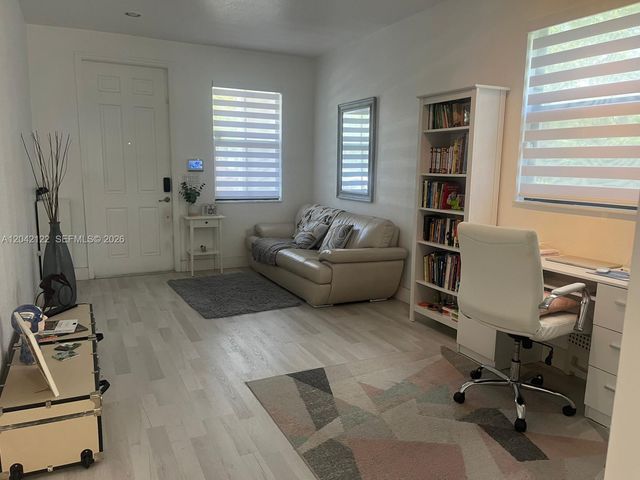 8985 NW 98th Avenue, Doral, FL 33178