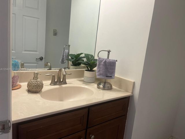 8985 NW 98th Avenue, Doral, FL 33178