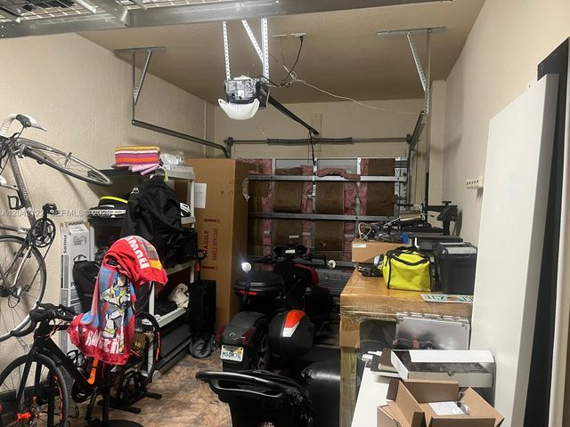 8985 NW 98th Avenue, Doral, FL 33178