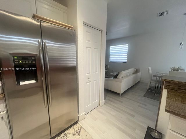 8985 NW 98th Avenue, Doral, FL 33178