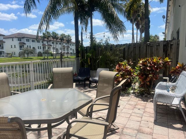 8985 NW 98th Avenue, Doral, FL 33178