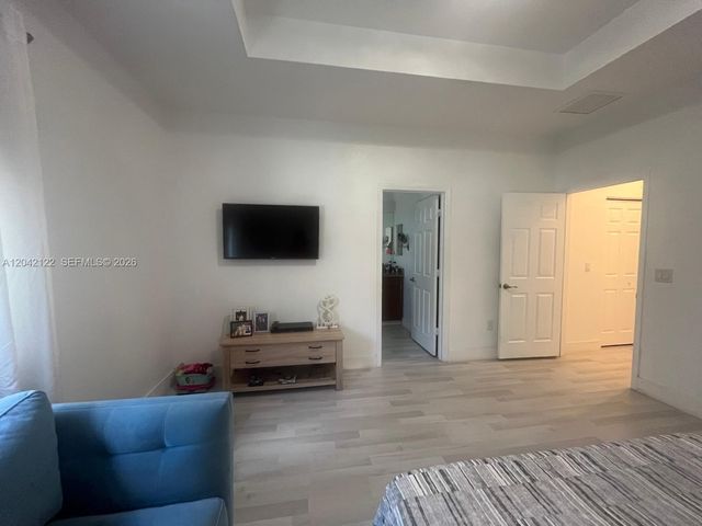 8985 NW 98th Avenue, Doral, FL 33178