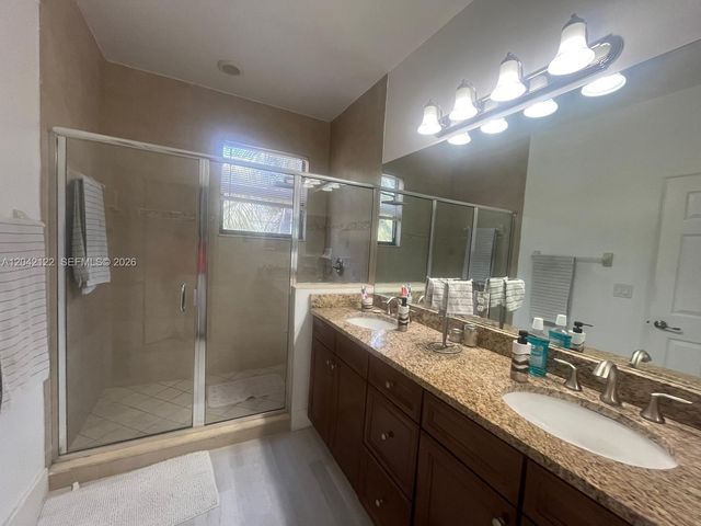 8985 NW 98th Avenue, Doral, FL 33178
