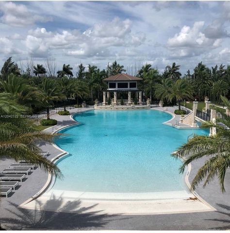 8985 NW 98th Avenue, Doral, FL 33178