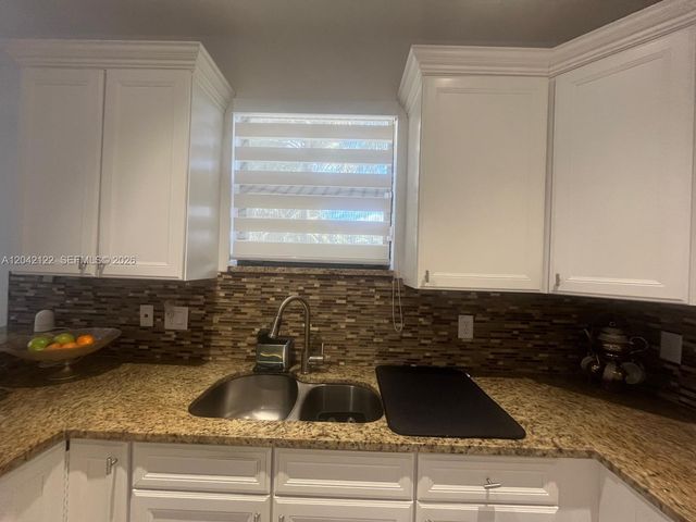 8985 NW 98th Avenue, Doral, FL 33178