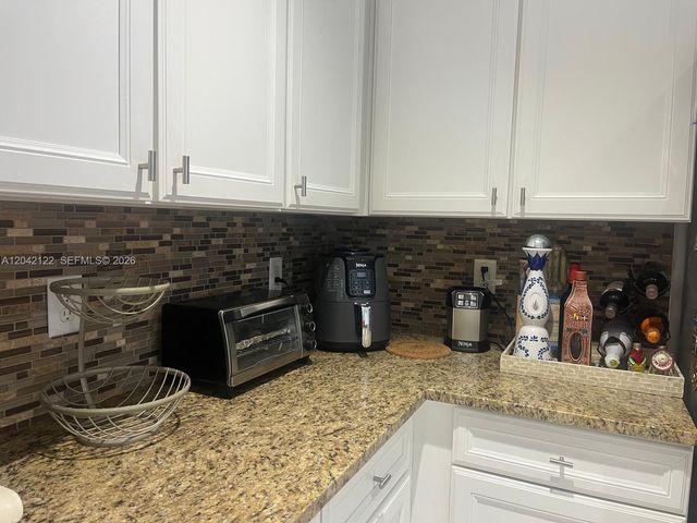 8985 NW 98th Avenue, Doral, FL 33178