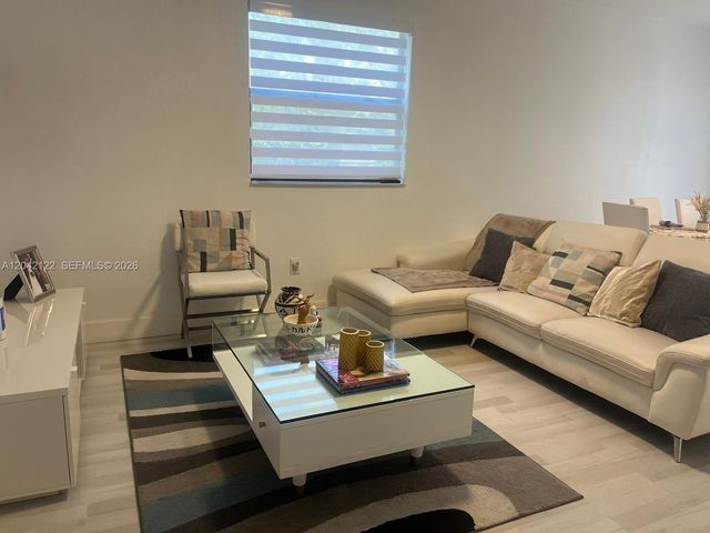 8985 NW 98th Avenue, Doral, FL 33178
