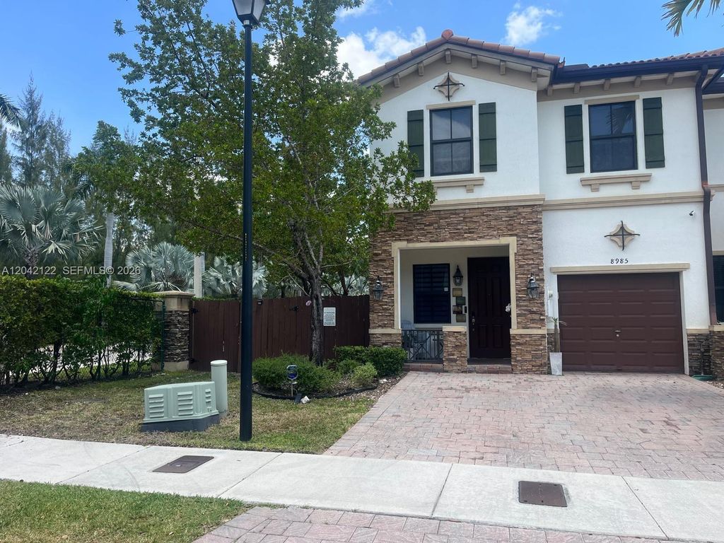 8985 NW 98th Avenue, Doral, FL 33178