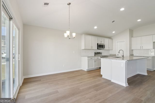 129 Lakeview Pines Way, Statesboro, GA 30461