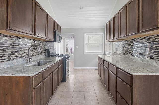 22000 Cunningham Avenue, Warren, MI 48091