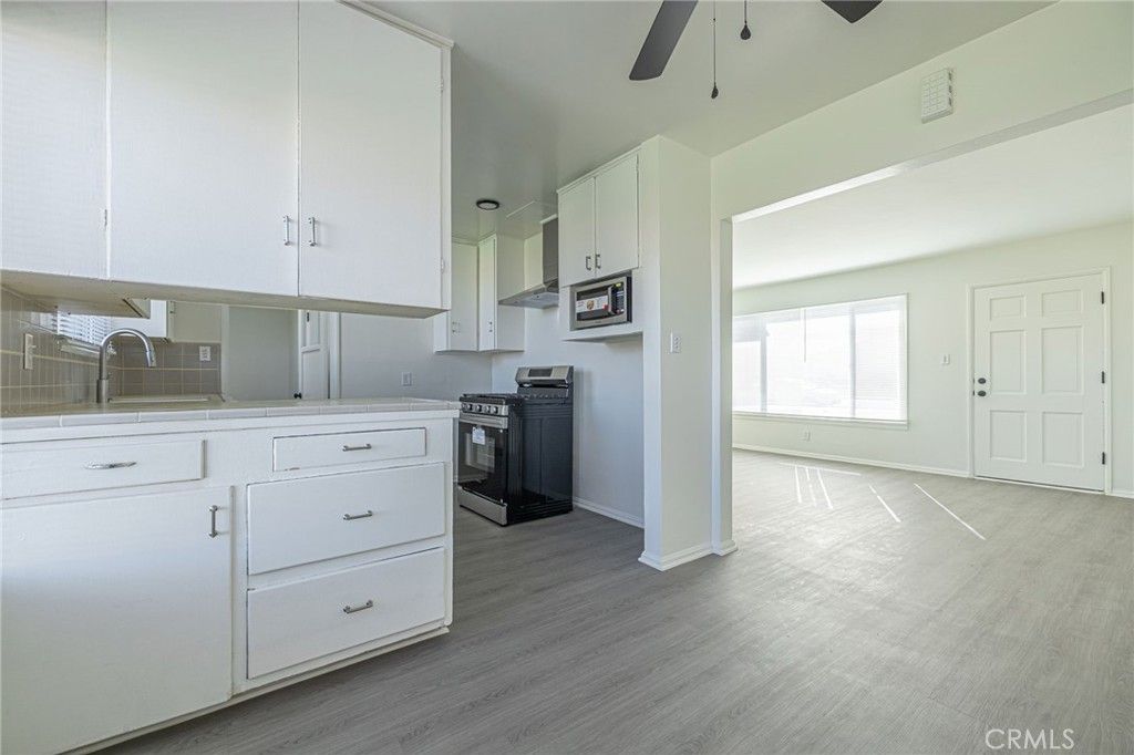 Image 14 of property listing at 937 W Norberry, Lancaster, CA 93534