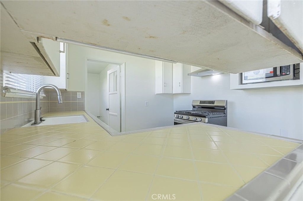 Image 15 of property listing at 937 W Norberry, Lancaster, CA 93534