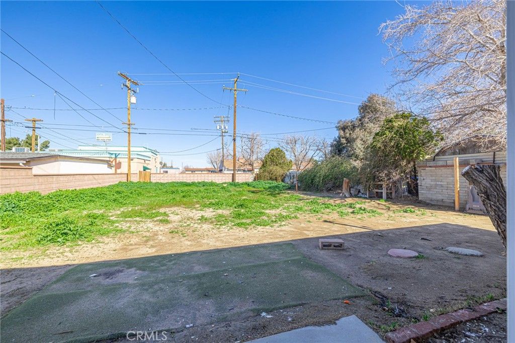 Image 27 of property listing at 937 W Norberry, Lancaster, CA 93534