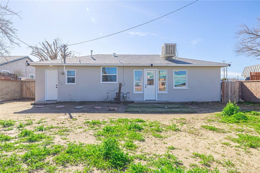 Image 30 of property listing at 937 W Norberry, Lancaster, CA 93534