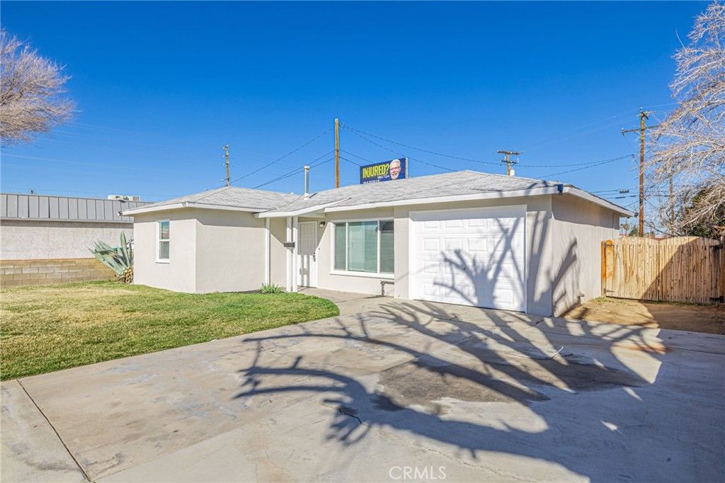 Image 4 of property listing at 937 W Norberry, Lancaster, CA 93534