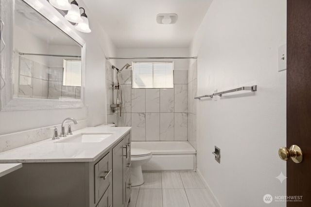 26607 Manchester Court, Kent, WA 98032