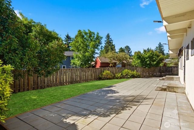 26607 Manchester Court, Kent, WA 98032