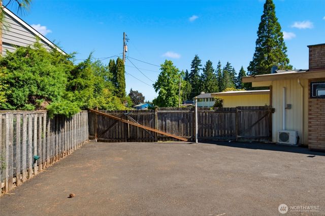26607 Manchester Court, Kent, WA 98032