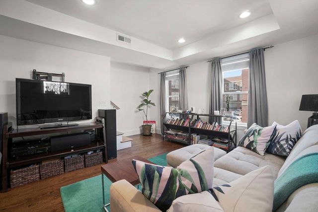 208-210 West 7th Street 2L, Boston, MA 02127