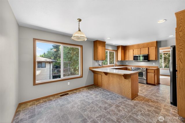 7011 47th Avenue E, Tacoma, WA 98443
