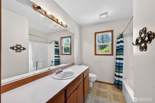 7011 47th Avenue E, Tacoma, WA 98443