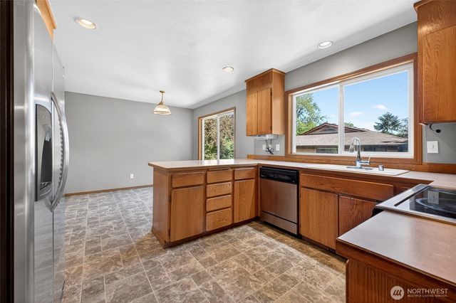 7011 47th Avenue E, Tacoma, WA 98443