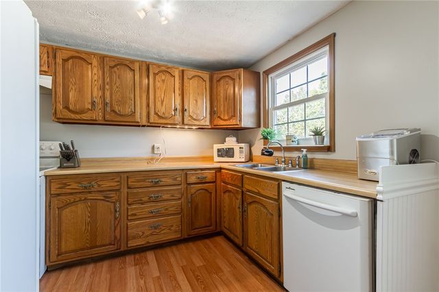 5715 Dalton Drive, Farmington, NY 14425