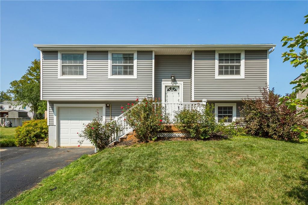 5715 Dalton Drive, Farmington, NY 14425