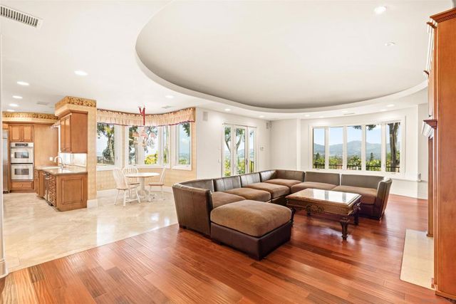 12131 View Pointe Row, San Diego, CA 92128