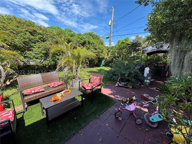 1075 NW 100th St, Miami, FL 33150