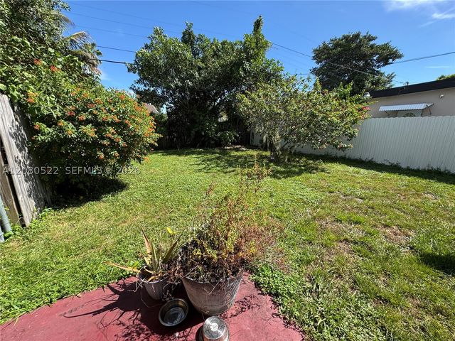 1075 NW 100th St, Miami, FL 33150