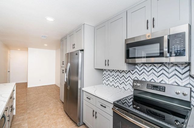 13675 Comuna Dr, Poway, CA 92064