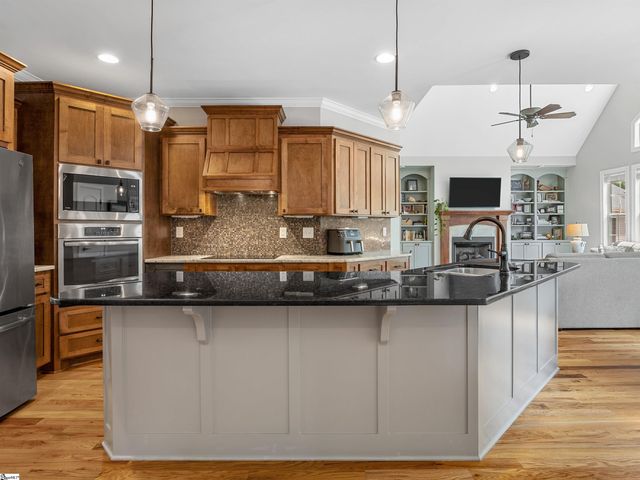 346 Roy Hall Way, Campobello, SC 29322