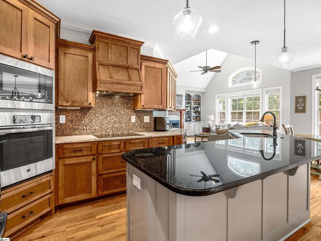 346 Roy Hall Way, Campobello, SC 29322