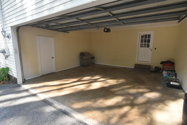 975 Ashport Rd, Jackson, TN 38305