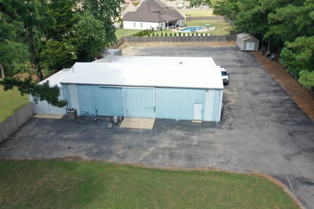 975 Ashport Rd, Jackson, TN 38305