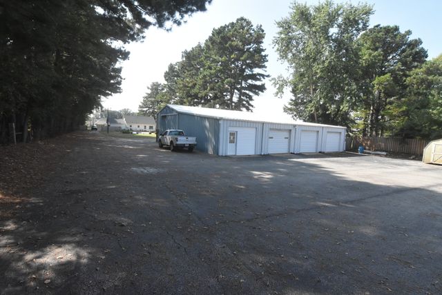 975 Ashport Rd, Jackson, TN 38305