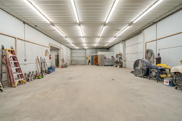 975 Ashport Rd, Jackson, TN 38305