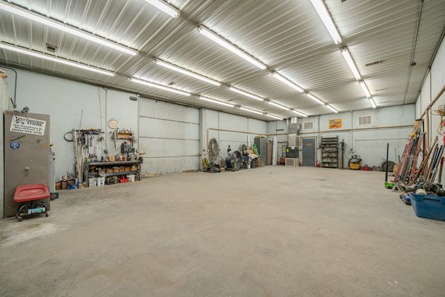 975 Ashport Rd, Jackson, TN 38305