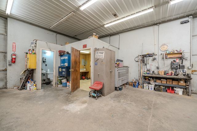 975 Ashport Rd, Jackson, TN 38305