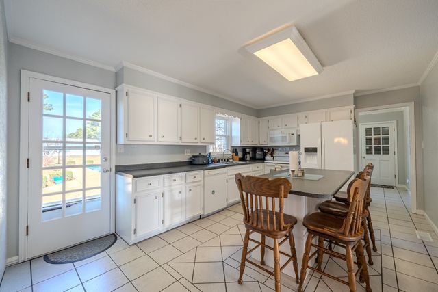 975 Ashport Rd, Jackson, TN 38305