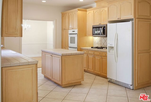 8485 Val Verde Drive, West Hills, CA 91304