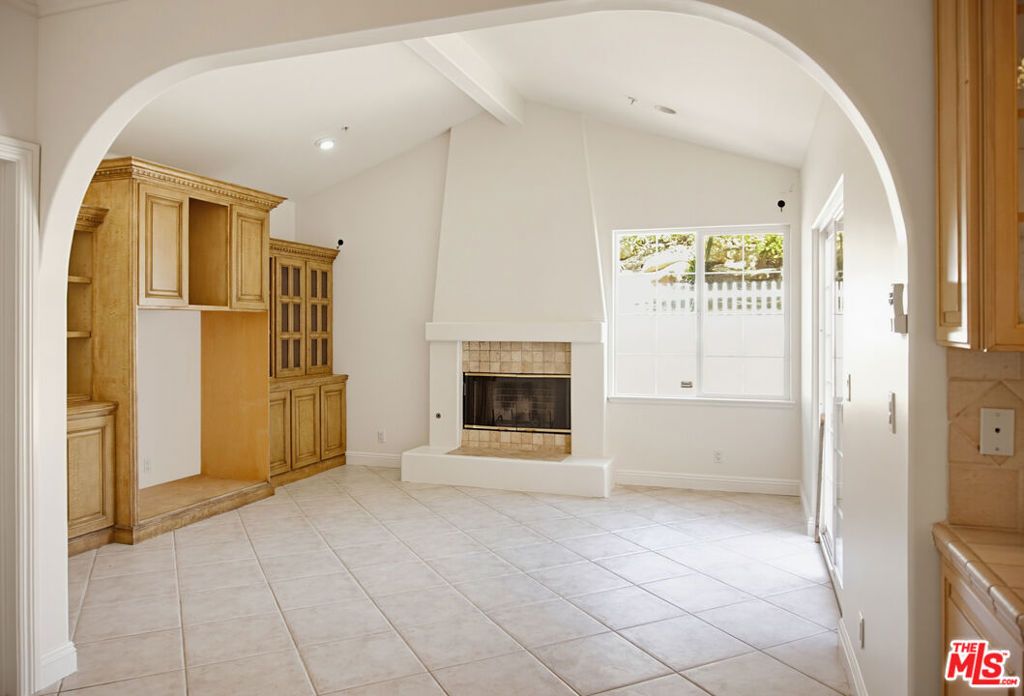 Image 12 of property listing at 8485 Val Verde Drive, West Hills, CA 91304